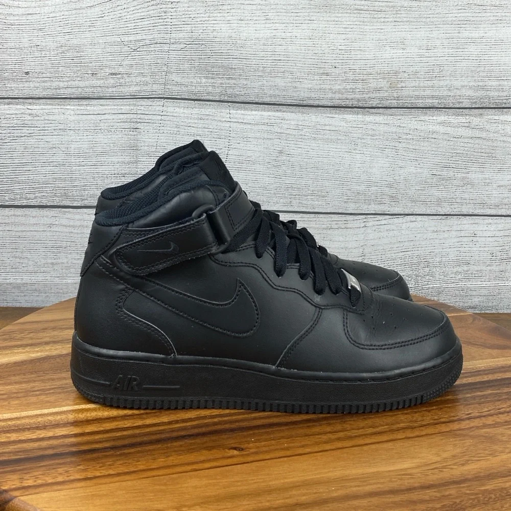 Nike Air Force 1 Mid Triple Black Shoe 314195-004 Men’s Size 7 / Womens Size 8.5